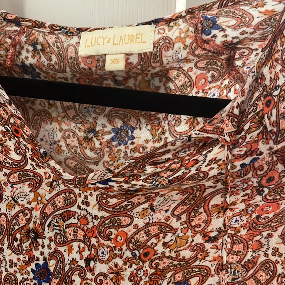Beautiful blouse - Picture 2 of 3